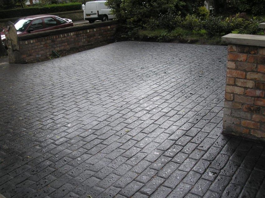 Driveway image 13