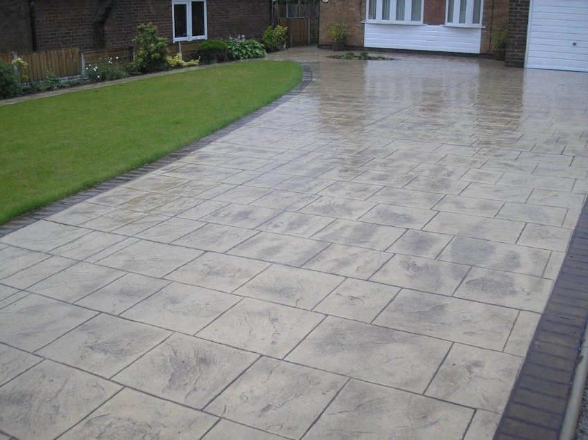 Driveway image 29