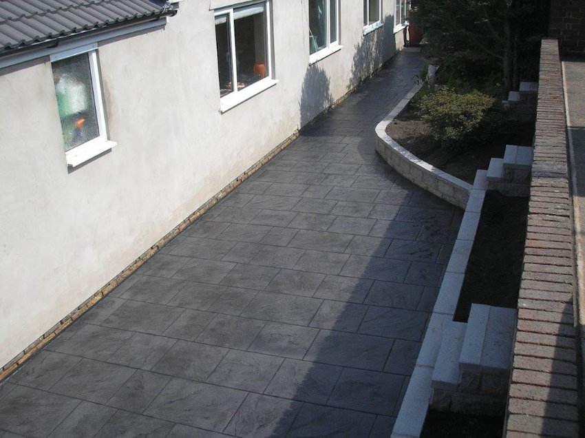 Driveway image 32